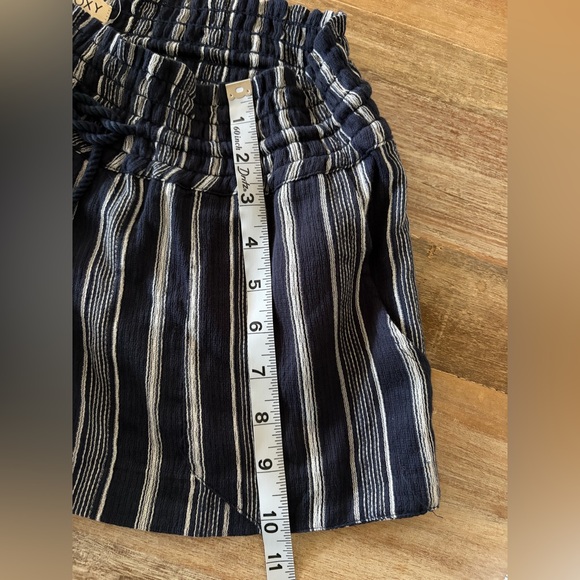 Roxy Oceanside Yarn Dyed Navy and White Striped Shorts, Size Medium NWT - Picture 10 of 10